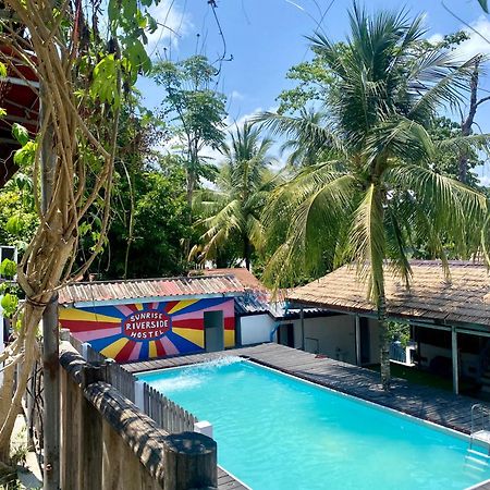 Sunrise Riverside Pool Hostel لوانغ برابانغ المظهر الخارجي الصورة