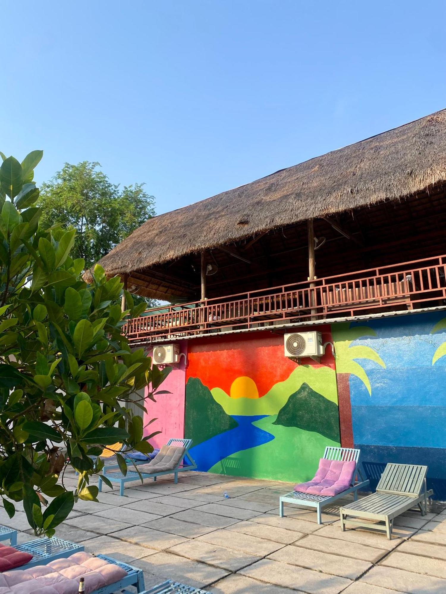 Sunrise Riverside Pool Hostel لوانغ برابانغ المظهر الخارجي الصورة
