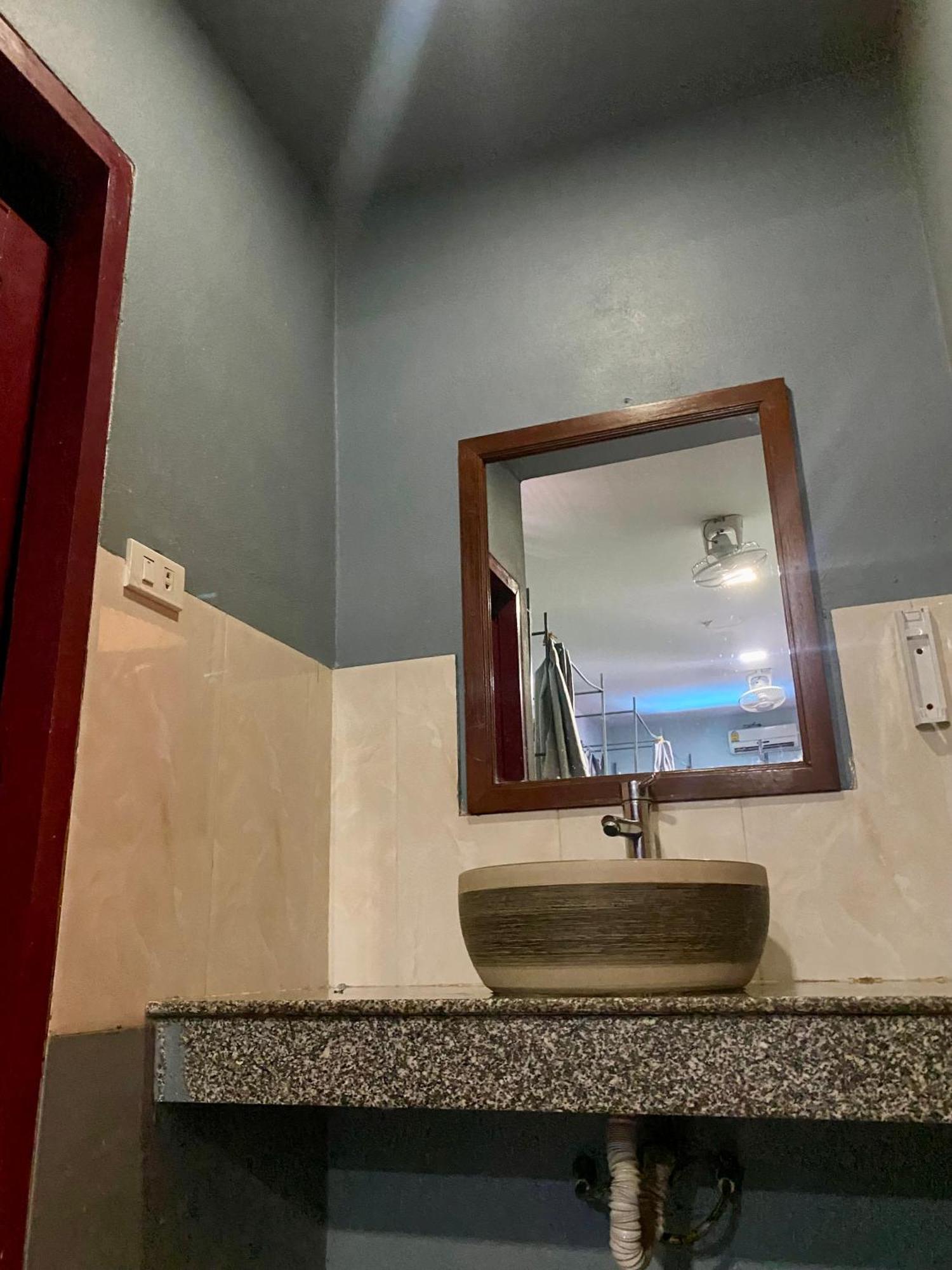 Sunrise Riverside Pool Hostel لوانغ برابانغ المظهر الخارجي الصورة